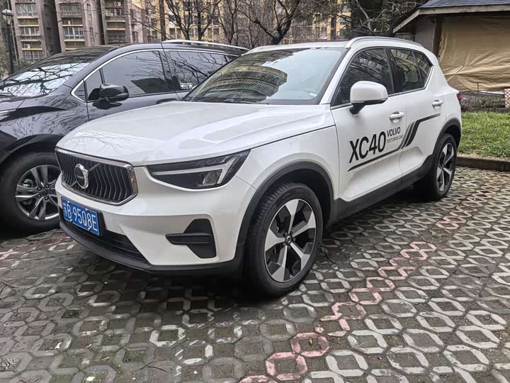 Фото 1 - Volvo XC40