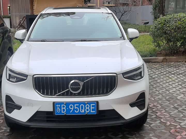Фото 2 - Volvo XC40