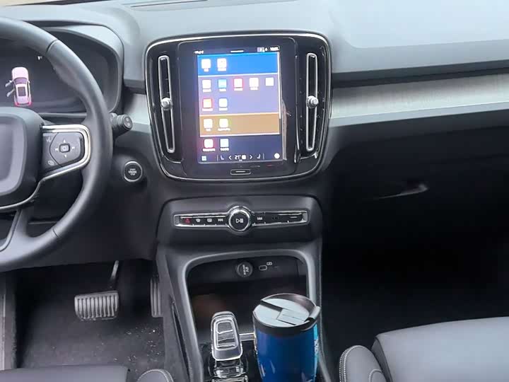 Фото 3 - Volvo XC40