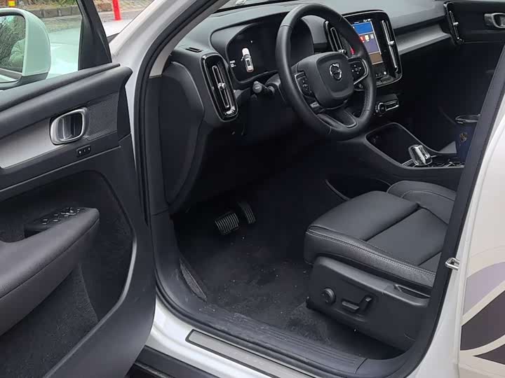 Фото 5 - Volvo XC40