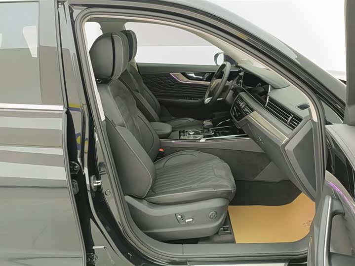 Photo 8 - Hongqi HS5