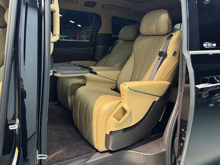 Фото 5 - Denza D9