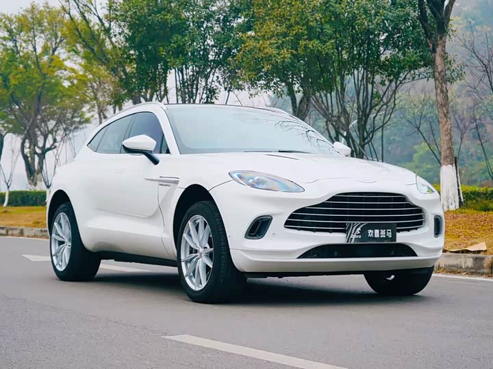 Фото 1 - Aston Martin DBX