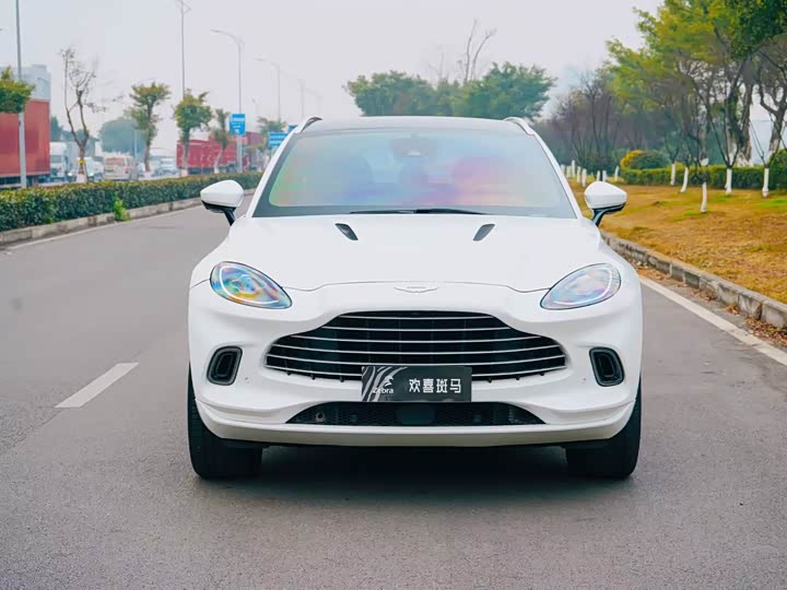Фото 2 - Aston Martin DBX