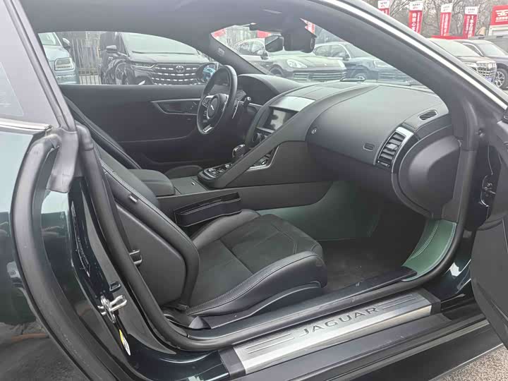 Фото 5 - Jaguar F-Type