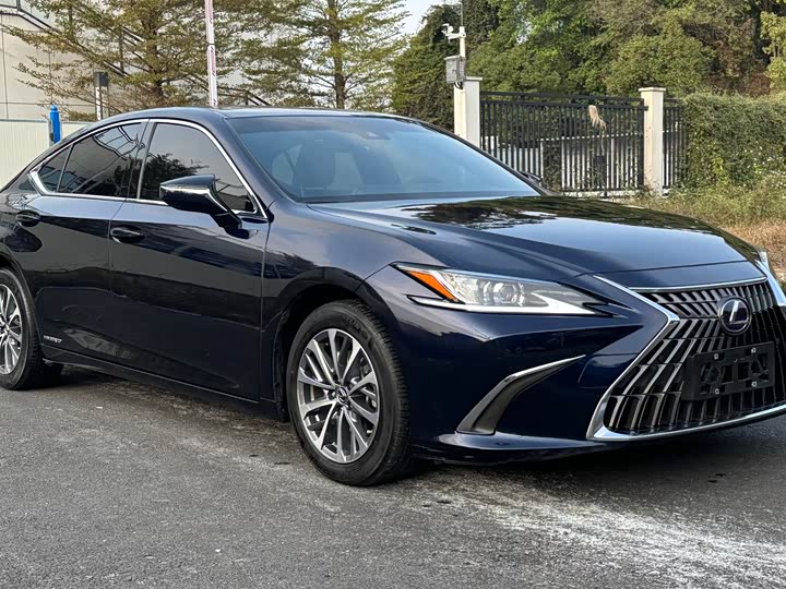 Фото 3 - Lexus ES