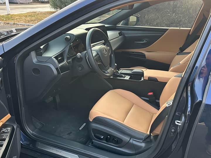 Фото 4 - Lexus ES