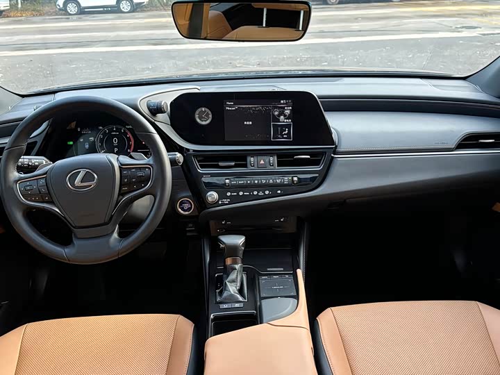 Фото 6 - Lexus ES