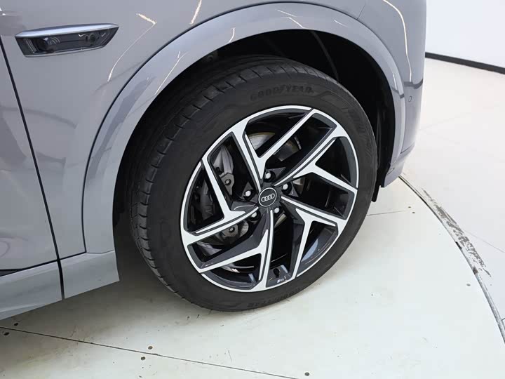 Фото 2 - Audi Q6L e-tron