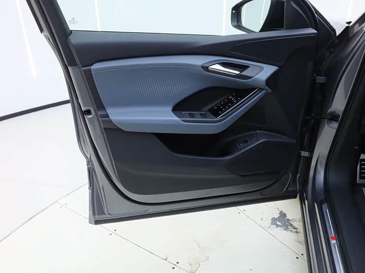 Фото 7 - Audi Q6L e-tron