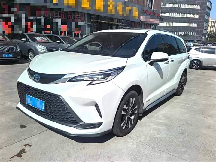 Фото 1 - Toyota Granvia