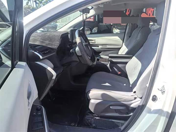 Фото 3 - Toyota Granvia