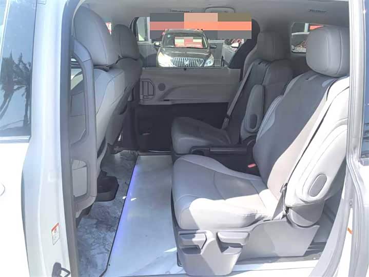 Фото 4 - Toyota Granvia