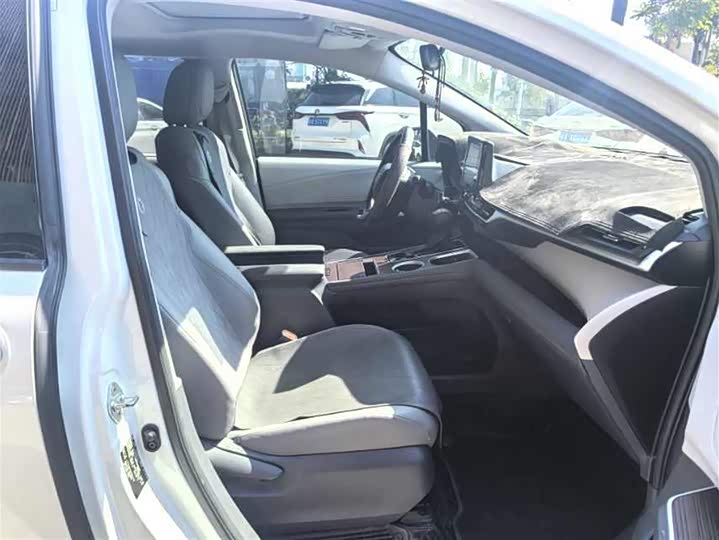 Фото 6 - Toyota Granvia