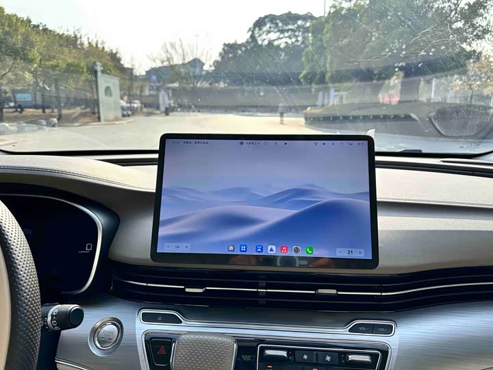 Photo 7 - Roewe iMax 8 EV