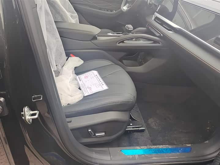 Фото 8 - Geely Monjaro