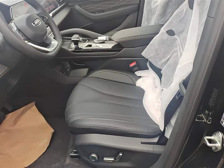 Фото 9 - Geely Monjaro