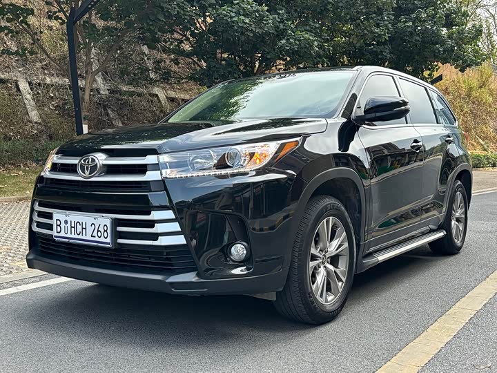 Фото 1 - Toyota Highlander