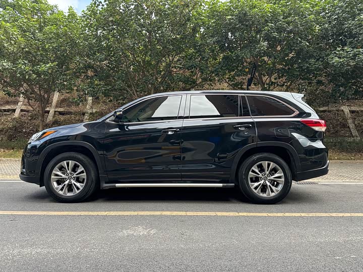 Фото 8 - Toyota Highlander