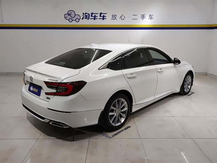 Фото 3 - Honda Accord