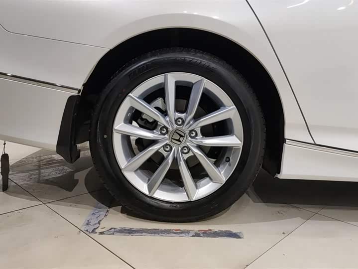 Фото 6 - Honda Accord