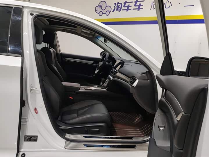 Фото 8 - Honda Accord