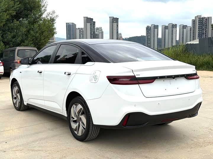 Фото 9 - Geely Geometry A