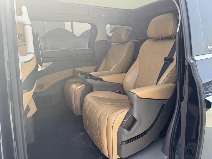 Фото 5 - Denza D9