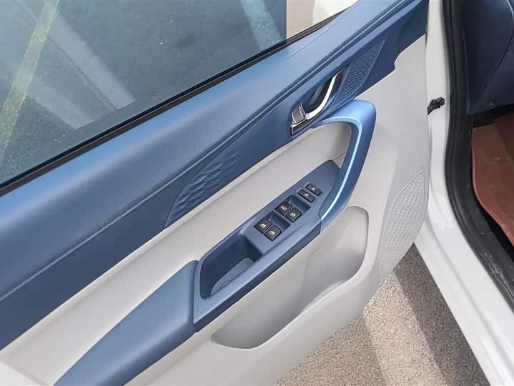 Фото 7 - Changan BenBen E-Star