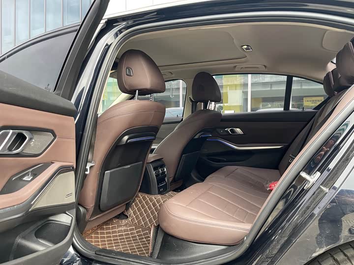 Photo 4 - BMW 3 Series