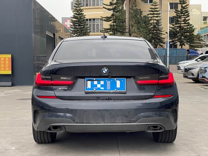 Photo 6 - BMW 3 Series