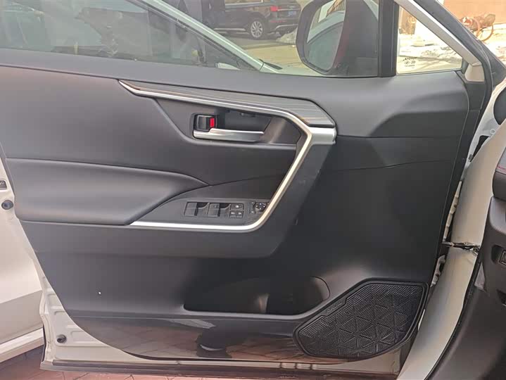 Фото 7 - Toyota RAV4 Hybrid