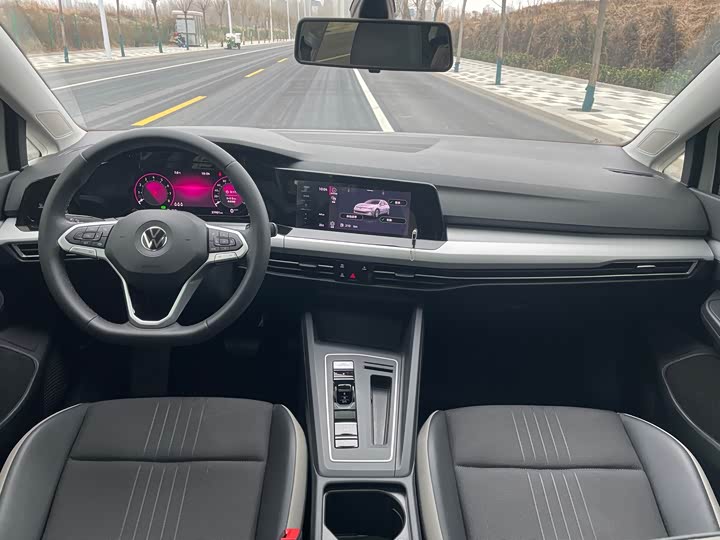 Фото 5 - Volkswagen Golf