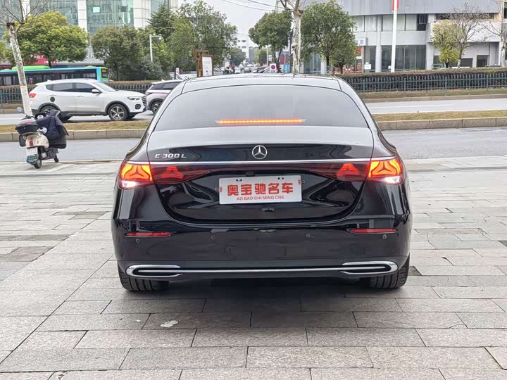 Photo 5 - Mercedes-Benz E-Class