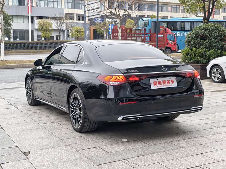 Photo 6 - Mercedes-Benz E-Class