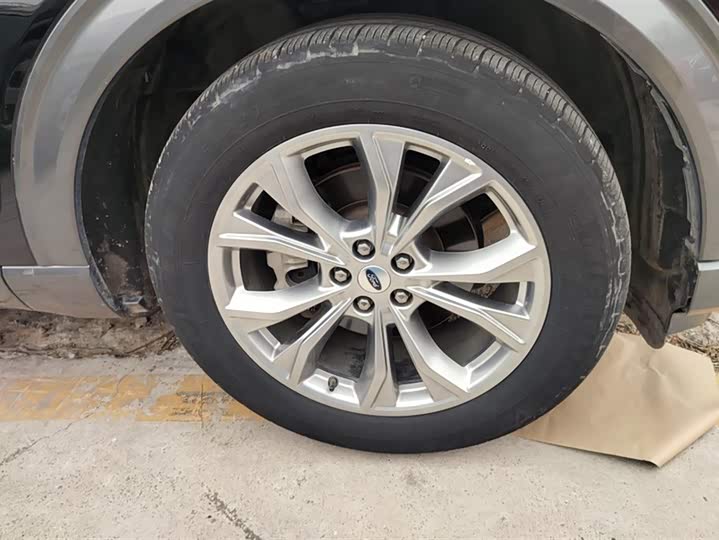 Фото 6 - Ford Explorer