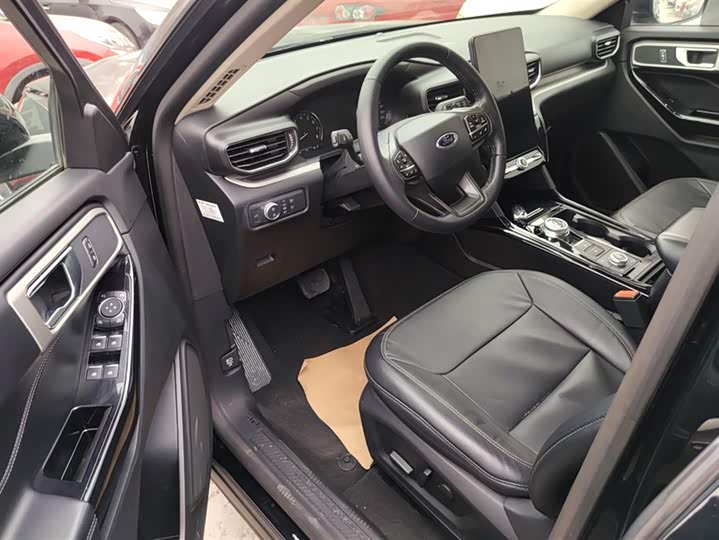 Фото 9 - Ford Explorer