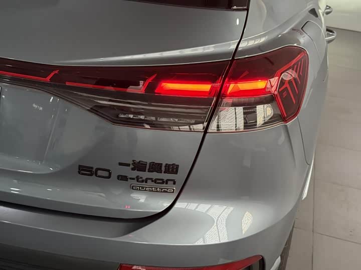 Фото 2 - Audi Q4 e-tron