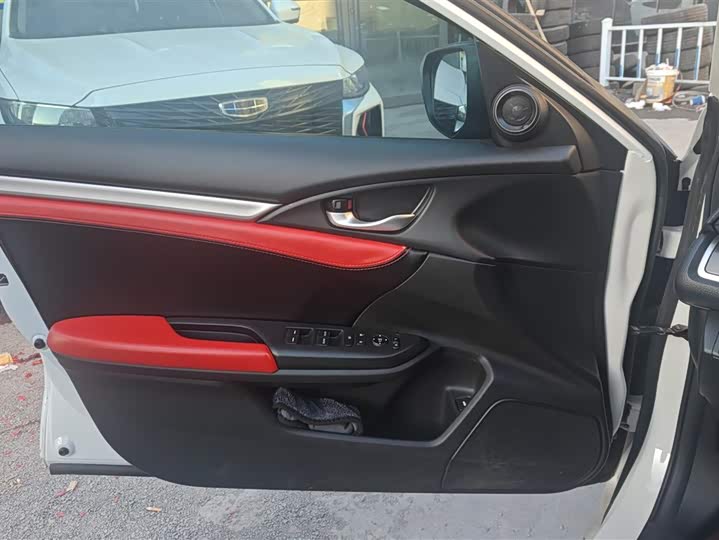 Фото 7 - Honda Civic