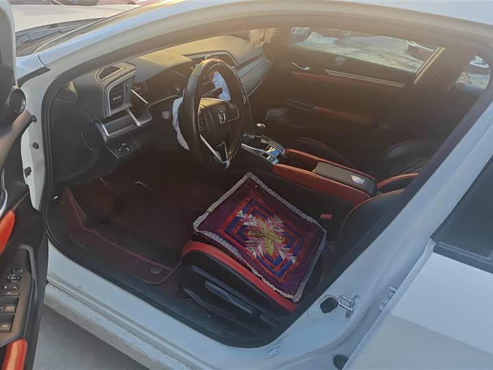 Фото 9 - Honda Civic