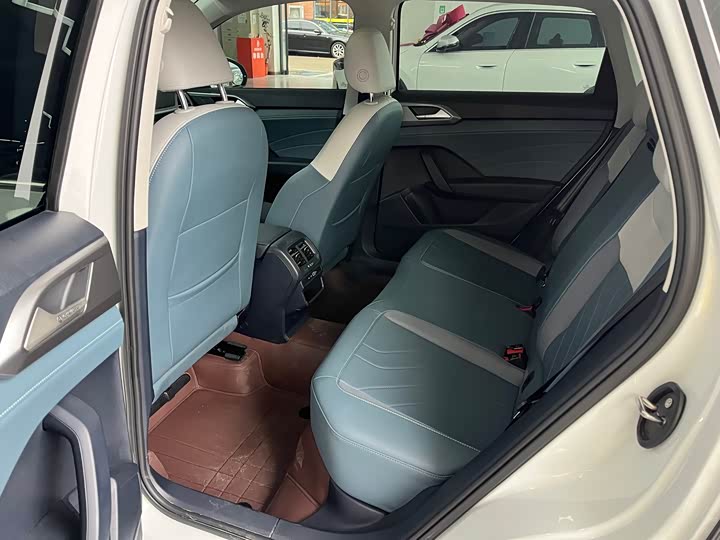 Фото 8 - Volkswagen Tharu