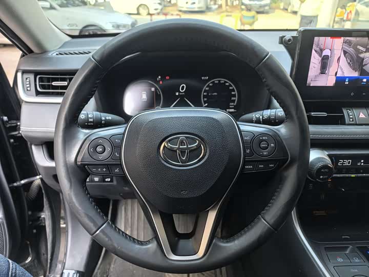 Фото 6 - Toyota RAV4
