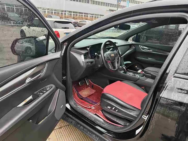 Фото 6 - Cadillac XT5