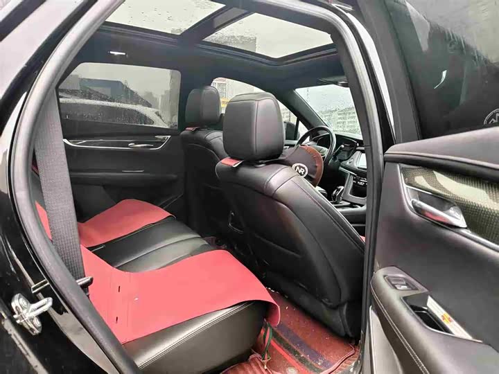 Фото 8 - Cadillac XT5