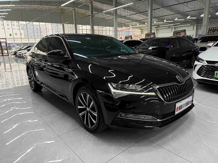 Фото 3 - Skoda Superb