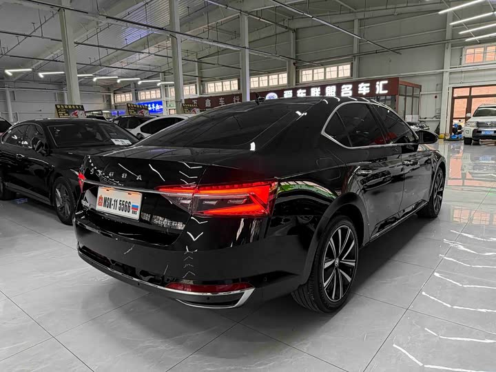 Фото 4 - Skoda Superb