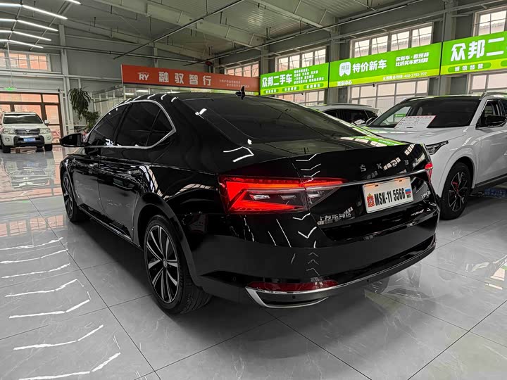 Фото 6 - Skoda Superb