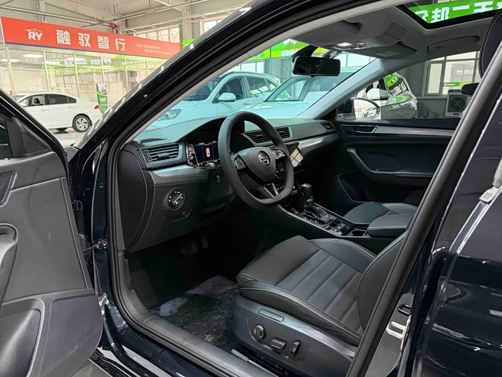 Фото 7 - Skoda Superb