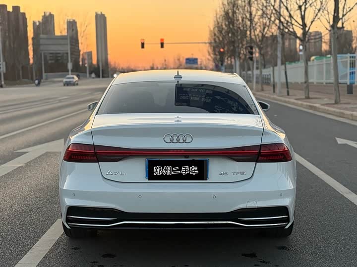Фото 8 - Audi A7L