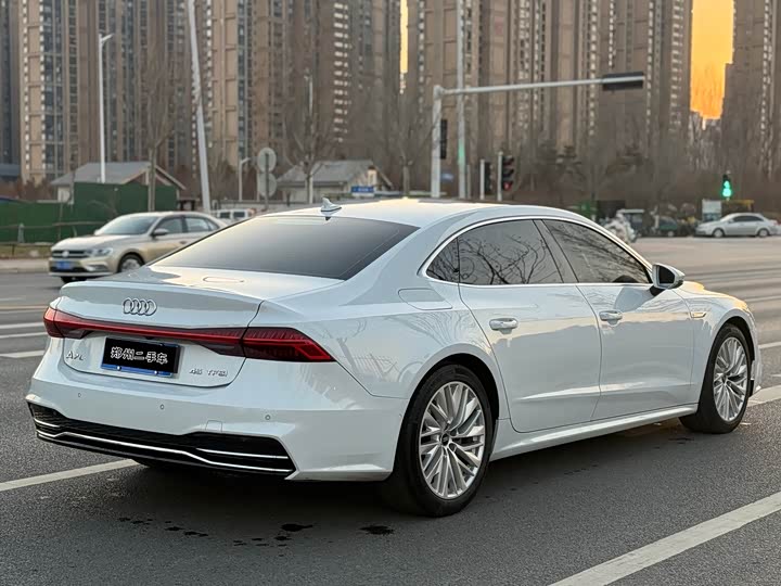 Фото 9 - Audi A7L